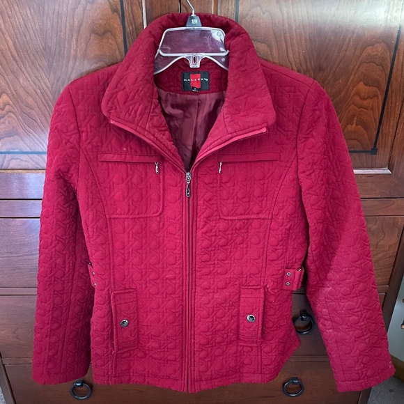 Maroon women’s winter coat, size medium - Picture 1 of 4